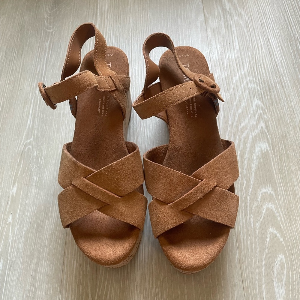 TOMS Wedge Sandal Suede Tan/Brown